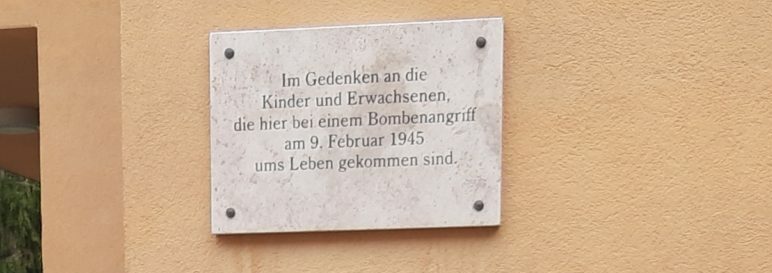Einweihung der neuen Gedenktafel am Kindergarten Hufeland