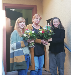 Rola Zimmer wird mit Blumen aus dem Amt verabschiedet